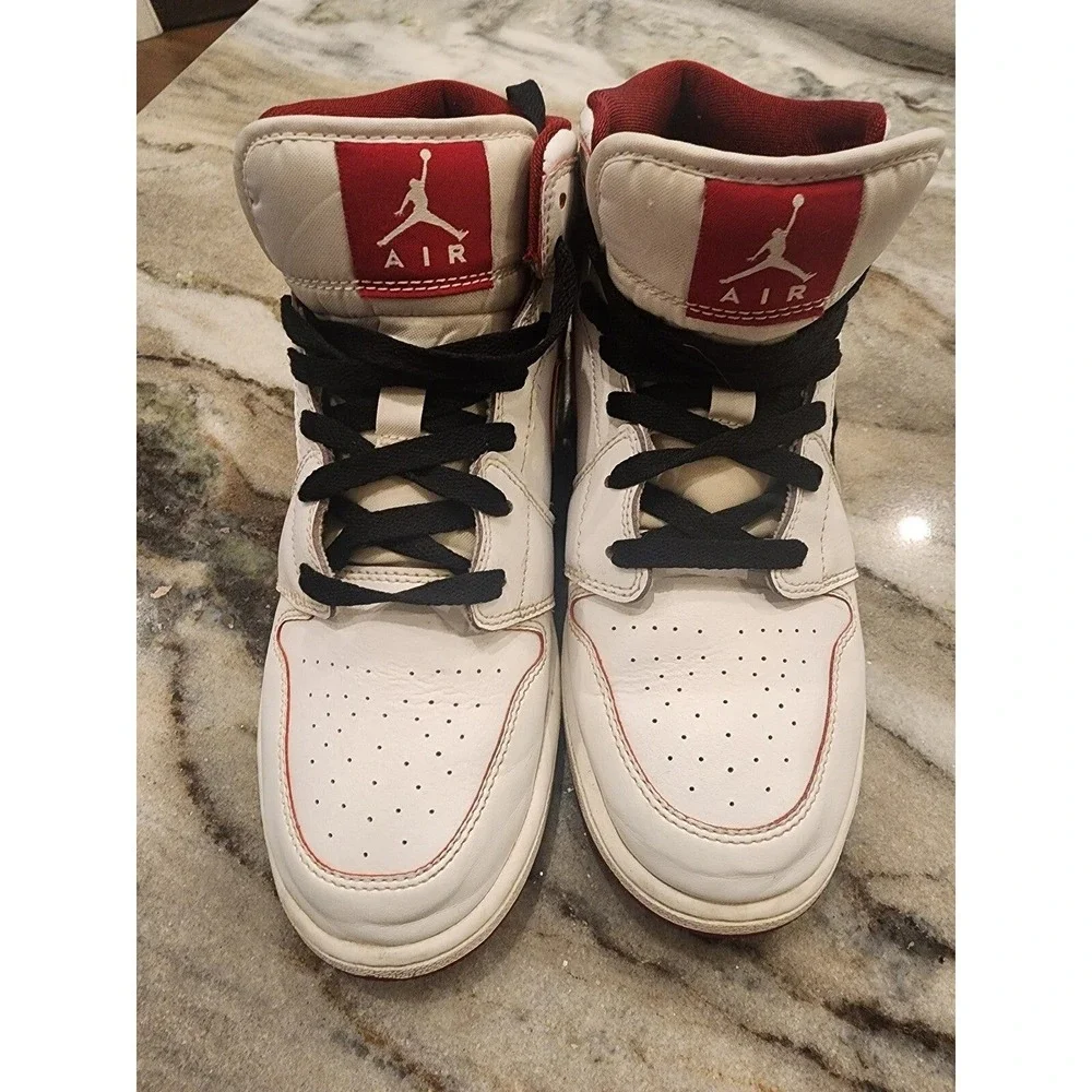 Nike Air‎ Jordan Mid 'White Gym Red' size 7Y